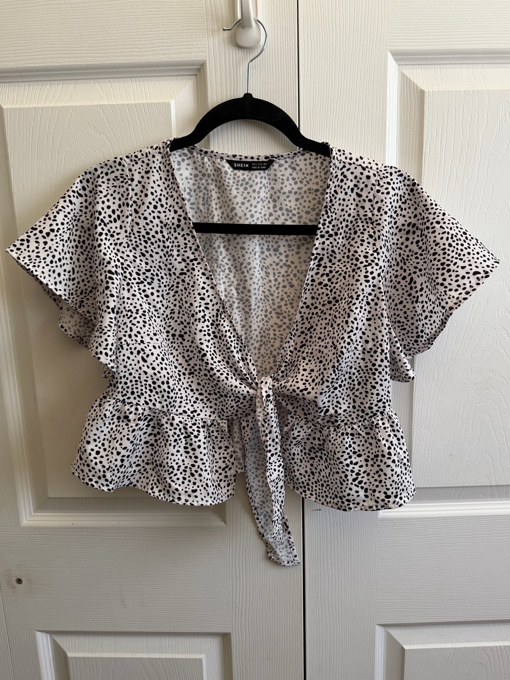 5 for $25! SHEIN Black Speckle Tie-Front Flutter Sleeve Blouse